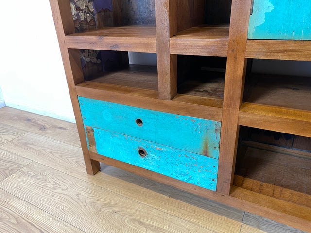 Boatwood by WMK I Einzigartiger Bücherschrank handgefertigt aus altem Bootsholz I Teakholz massiv I Bücherregal Regal Highboard Holzregal Küchenregal Barschrank Raumtrenner Berlin Trier Hamburg