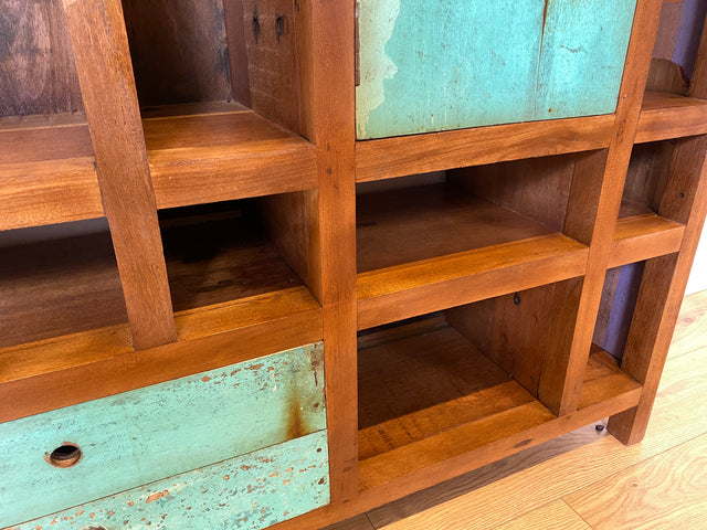 Boatwood by WMK I Einzigartiger Bücherschrank handgefertigt aus altem Bootsholz I Teakholz massiv I Bücherregal Regal Highboard Holzregal Küchenregal Barschrank Raumtrenner Berlin Trier Hamburg