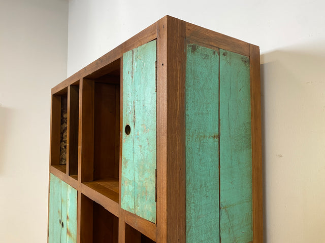 Boatwood by WMK I Einzigartiger Bücherschrank handgefertigt aus altem Bootsholz I Teakholz massiv I Bücherregal Regal Highboard Holzregal Küchenregal Barschrank Raumtrenner Berlin Trier Hamburg