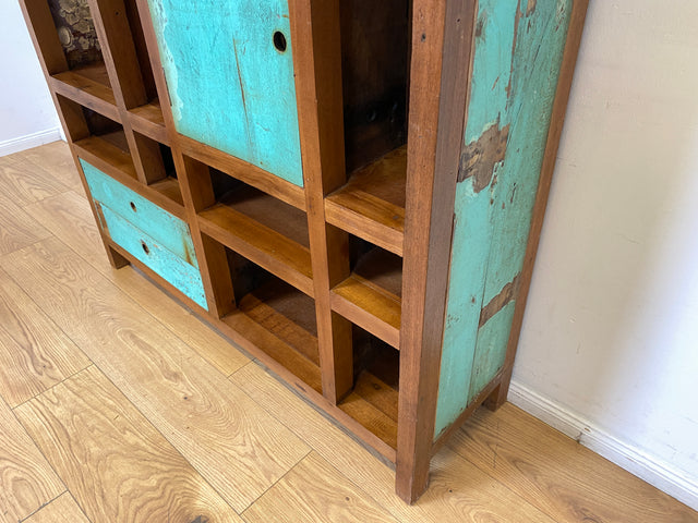 Boatwood by WMK I Einzigartiger Bücherschrank handgefertigt aus altem Bootsholz I Teakholz massiv I Bücherregal Regal Highboard Holzregal Küchenregal Barschrank Raumtrenner Berlin Trier Hamburg