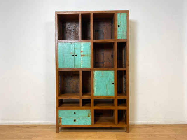 Boatwood by WMK I Einzigartiger Bücherschrank handgefertigt aus altem Bootsholz I Teakholz massiv I Bücherregal Regal Highboard Holzregal Küchenregal Barschrank Raumtrenner Berlin Trier Hamburg