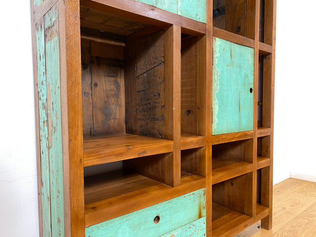 Boatwood by WMK I Einzigartiger Bücherschrank handgefertigt aus altem Bootsholz I Teakholz massiv I Bücherregal Regal Highboard Holzregal Küchenregal Barschrank Raumtrenner Berlin Trier Hamburg