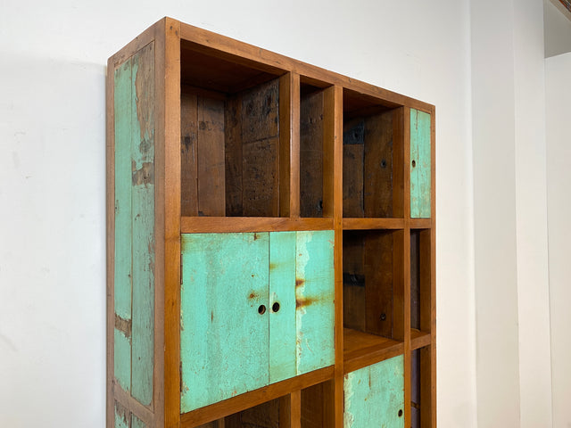 Boatwood by WMK I Einzigartiger Bücherschrank handgefertigt aus altem Bootsholz I Teakholz massiv I Bücherregal Regal Highboard Holzregal Küchenregal Barschrank Raumtrenner Berlin Trier Hamburg