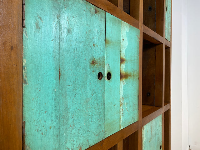 Boatwood by WMK I Einzigartiger Bücherschrank handgefertigt aus altem Bootsholz I Teakholz massiv I Bücherregal Regal Highboard Holzregal Küchenregal Barschrank Raumtrenner Berlin Trier Hamburg