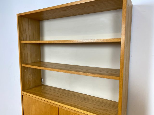 WMK I DDR Designer Highboard 605 von Bruno Knoblauch für VEB Hellerau aus 1968 in Esche I Bücherschrank Bücherregal Regal Regalwand Stringregal Kommode Mid-Century Vintage I Berlin Stuttgart Münster