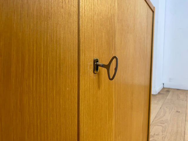 WMK I Heller Designer Bücherschrank 605 von Bruno Knoblauch für VEB Hellerau aus 1968 in Esche I Bücherregal Regal Highboard Regalwand Stringregal Kommode Mid-Century Vintage DDR I Berlin Köln Hamburg