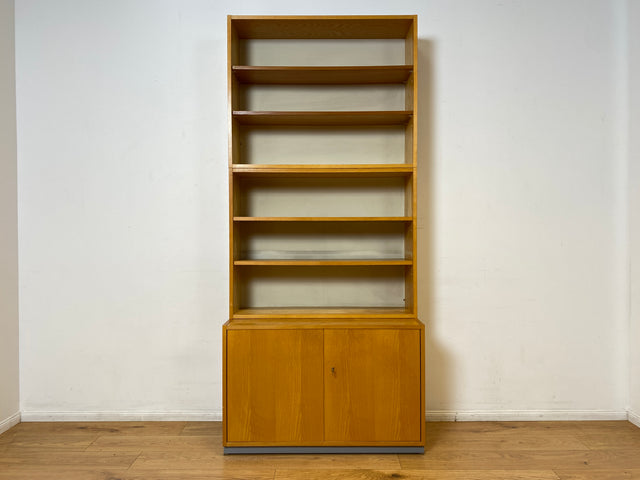 WMK I Heller Designer Bücherschrank 605 von Bruno Knoblauch für VEB Hellerau aus 1968 in Esche I Bücherregal Regal Highboard Regalwand Stringregal Kommode Mid-Century Vintage DDR I Berlin Köln Hamburg
