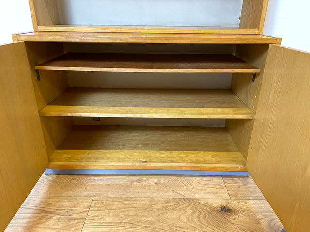 WMK I Heller Designer Bücherschrank 605 von Bruno Knoblauch für VEB Hellerau aus 1968 in Esche I Bücherregal Regal Highboard Regalwand Stringregal Kommode Mid-Century Vintage DDR I Berlin Köln Hamburg