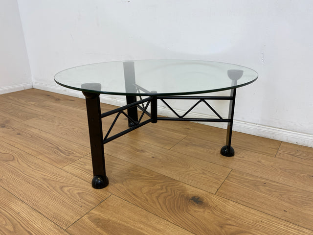 WMK # Stilvoller und sehr gut erhaltener Designer Couchtisch von Klöber aus 1996 mit runder Glasplatte 80cm auf schwarzem Metallgestell # Glastisch Wohnzimmertisch Coffee Table Sitzgarnitur Vintage