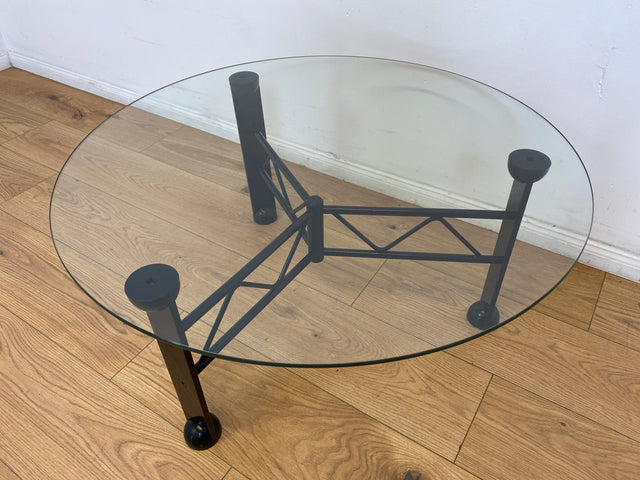WMK # Stilvoller und sehr gut erhaltener Designer Couchtisch von Klöber aus 1996 mit runder Glasplatte 80cm auf schwarzem Metallgestell # Glastisch Wohnzimmertisch Coffee Table Sitzgarnitur Vintage