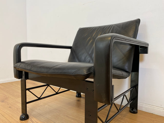 WMK # Stilvoller & hochwertiger Designersessel von Klöber aus 1996 mit Kunstleder Bezug auf schwarzem Metallrahmen # Sessel Ledersessel Clubsessel Wartestuhl Sitzgarnitur Büromöbel Praxismöbel Vintage