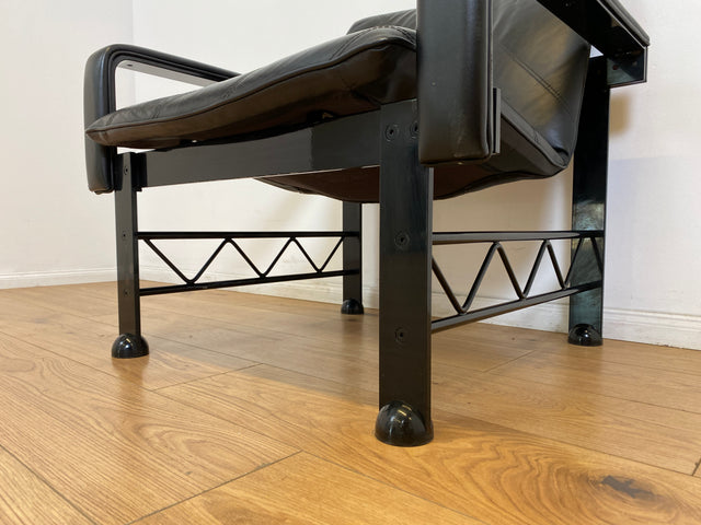 WMK # Stilvoller & hochwertiger Designersessel von Klöber aus 1996 mit Kunstleder Bezug auf schwarzem Metallrahmen # Sessel Ledersessel Clubsessel Wartestuhl Sitzgarnitur Büromöbel Praxismöbel Vintage