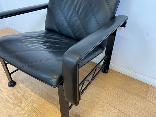 WMK # Stilvoller & hochwertiger Designersessel von Klöber aus 1996 mit Kunstleder Bezug auf schwarzem Metallrahmen # Sessel Ledersessel Clubsessel Wartestuhl Sitzgarnitur Büromöbel Praxismöbel Vintage