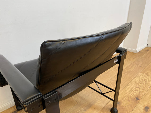 WMK # Stilvoller & hochwertiger Designersessel von Klöber aus 1996 mit Kunstleder Bezug auf schwarzem Metallrahmen # Sessel Ledersessel Clubsessel Wartestuhl Sitzgarnitur Büromöbel Praxismöbel Vintage