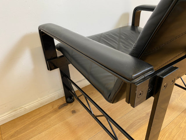 WMK # Stilvoller & hochwertiger Designersessel von Klöber aus 1996 mit Kunstleder Bezug auf schwarzem Metallrahmen # Sessel Ledersessel Clubsessel Wartestuhl Sitzgarnitur Büromöbel Praxismöbel Vintage
