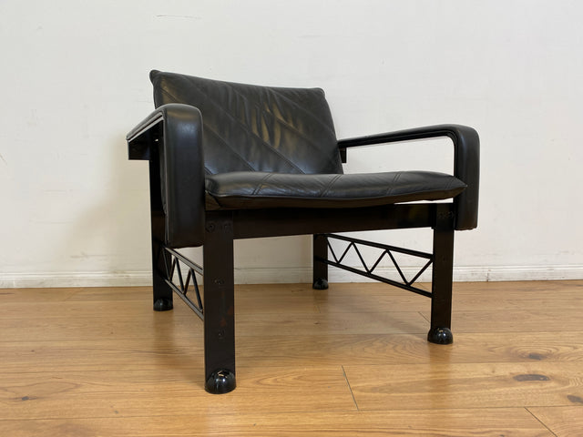 WMK # Stilvoller & hochwertiger Designersessel von Klöber aus 1996 mit Kunstleder Bezug auf schwarzem Metallrahmen # Sessel Ledersessel Clubsessel Wartestuhl Sitzgarnitur Büromöbel Praxismöbel Vintage
