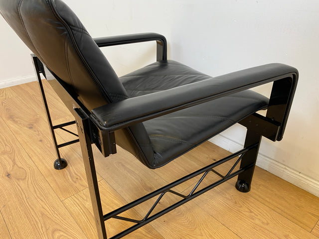 WMK # Stilvoller & hochwertiger Designersessel von Klöber aus 1996 mit Kunstleder Bezug auf schwarzem Metallrahmen # Sessel Ledersessel Clubsessel Wartestuhl Sitzgarnitur Büromöbel Praxismöbel Vintage