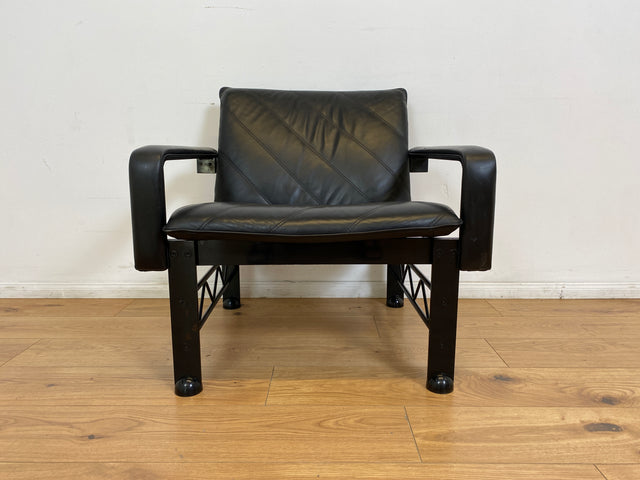 WMK # Stilvoller & hochwertiger Designersessel von Klöber aus 1996 mit Kunstleder Bezug auf schwarzem Metallrahmen # Sessel Ledersessel Clubsessel Wartestuhl Sitzgarnitur Büromöbel Praxismöbel Vintage