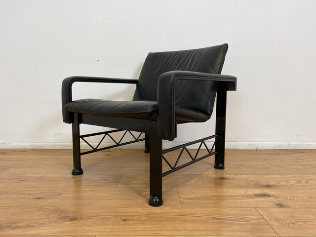 WMK # Stilvoller & hochwertiger Designersessel von Klöber aus 1996 mit Kunstleder Bezug auf schwarzem Metallrahmen # Sessel Ledersessel Clubsessel Wartestuhl Sitzgarnitur Büromöbel Praxismöbel Vintage