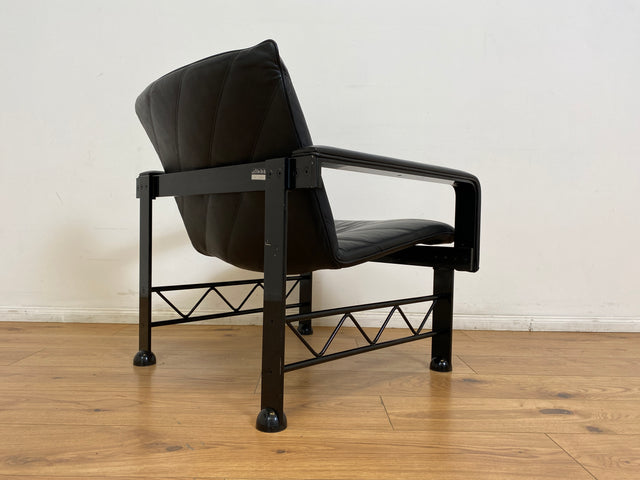 WMK # Stilvoller & hochwertiger Designersessel von Klöber aus 1996 mit Kunstleder Bezug auf schwarzem Metallrahmen # Sessel Ledersessel Clubsessel Wartestuhl Sitzgarnitur Büromöbel Praxismöbel Vintage