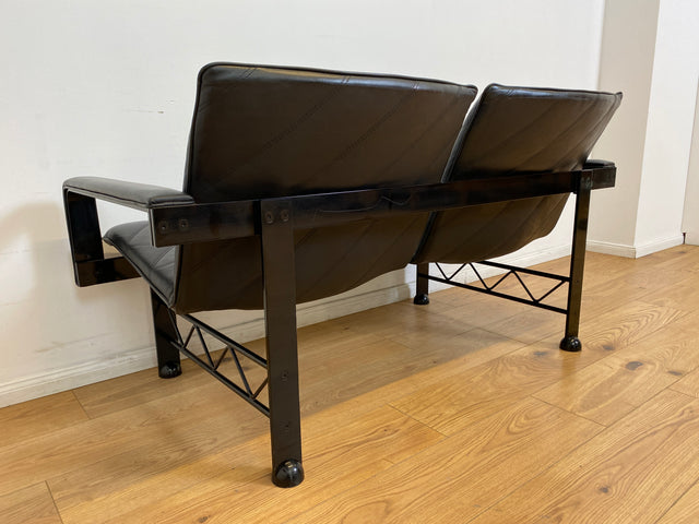 WMK # Stilvolles & hochwertiges Designersofa von Klöber aus 1996 mit Kunstleder Bezug auf schwarzem Metallrahmen # Sofa Couch Ledersofa Ledercouch Sitzbank Sitzgarnitur Büromöbel Praxismöbel Vintage