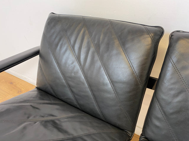 WMK # Stilvolles & hochwertiges Designersofa von Klöber aus 1996 mit Kunstleder Bezug auf schwarzem Metallrahmen # Sofa Couch Ledersofa Ledercouch Sitzbank Sitzgarnitur Büromöbel Praxismöbel Vintage