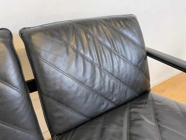 WMK # Stilvolles & hochwertiges Designersofa von Klöber aus 1996 mit Kunstleder Bezug auf schwarzem Metallrahmen # Sofa Couch Ledersofa Ledercouch Sitzbank Sitzgarnitur Büromöbel Praxismöbel Vintage