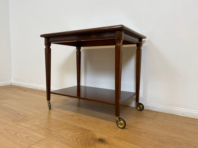 WMK # Sehr schöner und gut erhaltener 60er Jahre Servierwagen auf Rollen mit abnehmbarer Glasauflage und Ablage # Teewagen Barwagen Rollwagen Beistelltisch Ablage Couchtisch Vintage Mid-Century