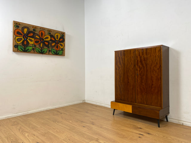 WMK Stilvoller und sehr gut erhaltener Mid-Century Schrank aus 1960, Vollholz Korpus auf neuen Metallfüßen # Highboard Wäscheschrank Bücherschrank Wohnzimmerschrank Sideboard Vintage DDR Hairpin