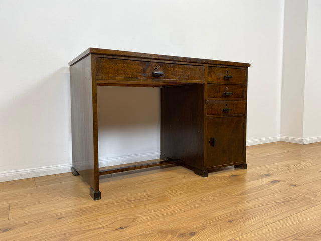 WMK # Wunderschöner und gut erhaltener kleiner dunkler skandinavischer Art Deco Schreibtisch aus vollem Holz mit Schubladen und hübschen Originalgriffen # Bürotisch Arbeitstisch Desk Sekretär Vintage