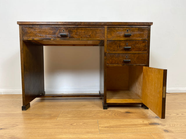 WMK # Wunderschöner und gut erhaltener kleiner dunkler skandinavischer Art Deco Schreibtisch aus vollem Holz mit Schubladen und hübschen Originalgriffen # Bürotisch Arbeitstisch Desk Sekretär Vintage