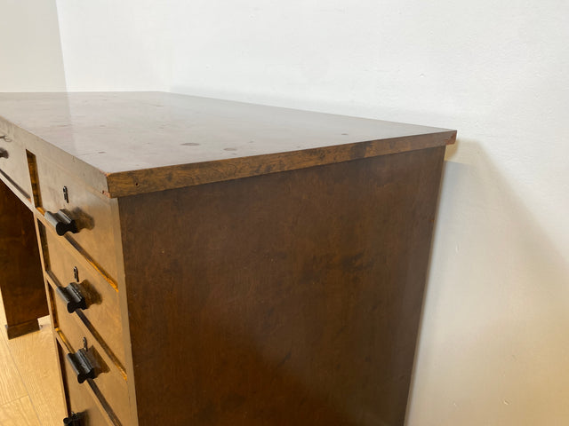 WMK # Wunderschöner und gut erhaltener kleiner dunkler skandinavischer Art Deco Schreibtisch aus vollem Holz mit Schubladen und hübschen Originalgriffen # Bürotisch Arbeitstisch Desk Sekretär Vintage