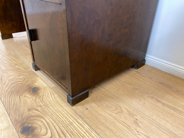 WMK # Wunderschöner und gut erhaltener kleiner dunkler skandinavischer Art Deco Schreibtisch aus vollem Holz mit Schubladen und hübschen Originalgriffen # Bürotisch Arbeitstisch Desk Sekretär Vintage