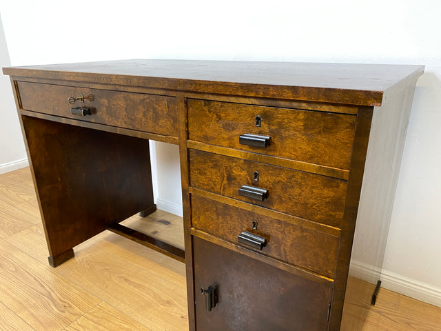 WMK # Wunderschöner und gut erhaltener kleiner dunkler skandinavischer Art Deco Schreibtisch aus vollem Holz mit Schubladen und hübschen Originalgriffen # Bürotisch Arbeitstisch Desk Sekretär Vintage