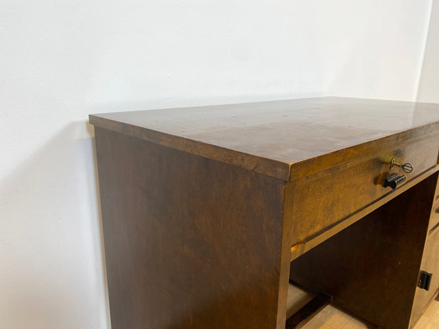 WMK # Wunderschöner und gut erhaltener kleiner dunkler skandinavischer Art Deco Schreibtisch aus vollem Holz mit Schubladen und hübschen Originalgriffen # Bürotisch Arbeitstisch Desk Sekretär Vintage