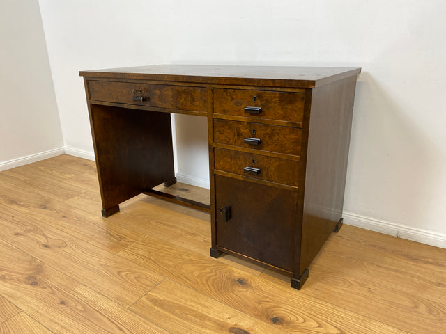 WMK # Wunderschöner und gut erhaltener kleiner dunkler skandinavischer Art Deco Schreibtisch aus vollem Holz mit Schubladen und hübschen Originalgriffen # Bürotisch Arbeitstisch Desk Sekretär Vintage