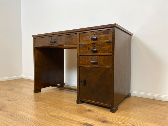 WMK # Wunderschöner und gut erhaltener kleiner dunkler skandinavischer Art Deco Schreibtisch aus vollem Holz mit Schubladen und hübschen Originalgriffen # Bürotisch Arbeitstisch Desk Sekretär Vintage