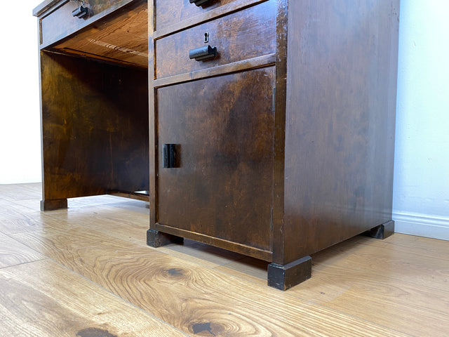 WMK # Wunderschöner und gut erhaltener kleiner dunkler skandinavischer Art Deco Schreibtisch aus vollem Holz mit Schubladen und hübschen Originalgriffen # Bürotisch Arbeitstisch Desk Sekretär Vintage
