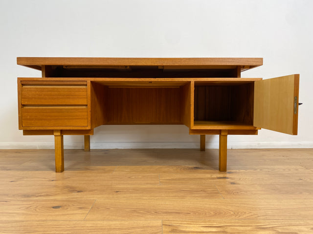 WMK # Stilvoller und gut erhaltener freistellender Mid-Century Schreibtisch in Teakholz mit Regal an der Rückseite und 2 Erweiterungen # Arbeitstisch Desk Bürotisch Cheftisch Partnertisch Vintage 60er