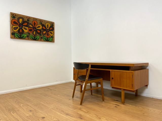 WMK # Stilvoller und gut erhaltener freistellender Mid-Century Schreibtisch in Teakholz mit Regal an der Rückseite und 2 Erweiterungen # Arbeitstisch Desk Bürotisch Cheftisch Partnertisch Vintage 60er