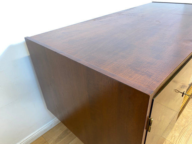 WMK I Stilvoller großer und freistellender Mid-Century Schreibtisch aus 1965 mit Vitrine an der Rückseite I Writing Desk Bürotisch Arbeitstisch Cheftisch 50er 60er DDR Vintage Berlin Dresden Hannover