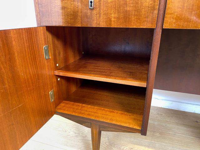 WMK I Stilvoller großer und freistellender Mid-Century Schreibtisch aus 1965 mit Vitrine an der Rückseite I Writing Desk Bürotisch Arbeitstisch Cheftisch 50er 60er DDR Vintage Berlin Dresden Hannover