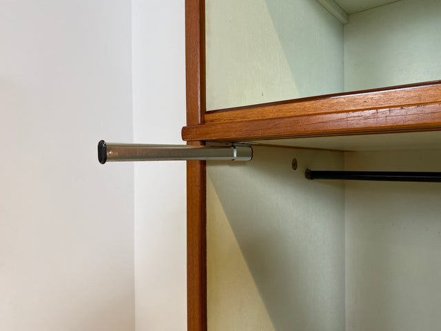 WMK # Sehr gut erhaltener großer skandinavischer Mid-Century Kleiderschrank in Teakholz mit Aufsatz und Schiebetüren  # Schrank Schlafzimmerschrank Wäscheschrank Wardrobe Danish Design Vintage Berlin