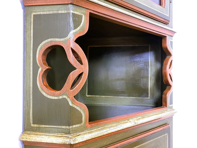 WMK I Wunderschöne grüne historische Eckvitrine, Vollholz, mit Sprossenfenster, floral handbemalt I Vintage Eckschrank Eckkommode Bücherschrank Büchervitrine Bauernschrank Volkskunst Blumen Vintage