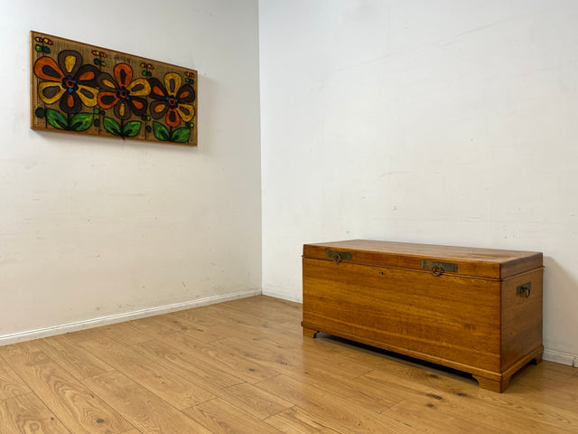 Wunderschöne große Truhe aus massiver Eiche mit späterem Messingbeschlag I Holztruhe Bauerntruhe Holzkiste Schatztruhe Piratenkiste Couchtisch Schuhschrank Jugendstil Vintage I
