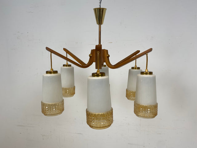 WMK # Stilvoller und sehr gut erhaltener großer Mid-Century Kronleuchter im skandinavischen Stil aus Opalglas & Teakholz # Lampe Deckenlampe Deckenleuchte Hängelampe Pendelleuchte Lüster Vintage DDR