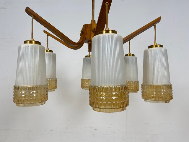WMK # Stilvoller und sehr gut erhaltener großer Mid-Century Kronleuchter im skandinavischen Stil aus Opalglas & Teakholz # Lampe Deckenlampe Deckenleuchte Hängelampe Pendelleuchte Lüster Vintage DDR