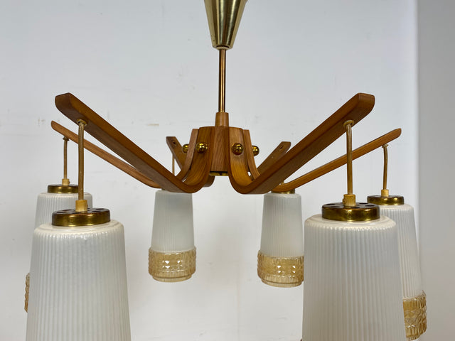 WMK # Stilvoller und sehr gut erhaltener großer Mid-Century Kronleuchter im skandinavischen Stil aus Opalglas & Teakholz # Lampe Deckenlampe Deckenleuchte Hängelampe Pendelleuchte Lüster Vintage DDR