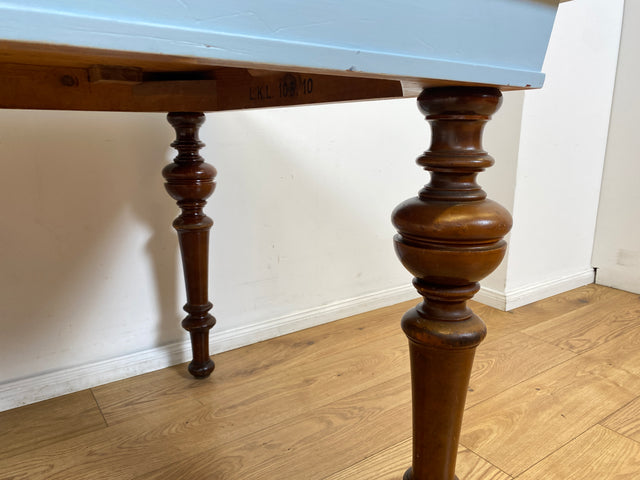 WMK I Imposanter Gründerzeit Esstisch , Vollholz, mit hellblau lackierter Tischplatte & gedrechselten Beinen I großer Esszimmertisch Tisch Tafel Dining Table Schreibtisch Antik Vintage Berlin NRW Bonn