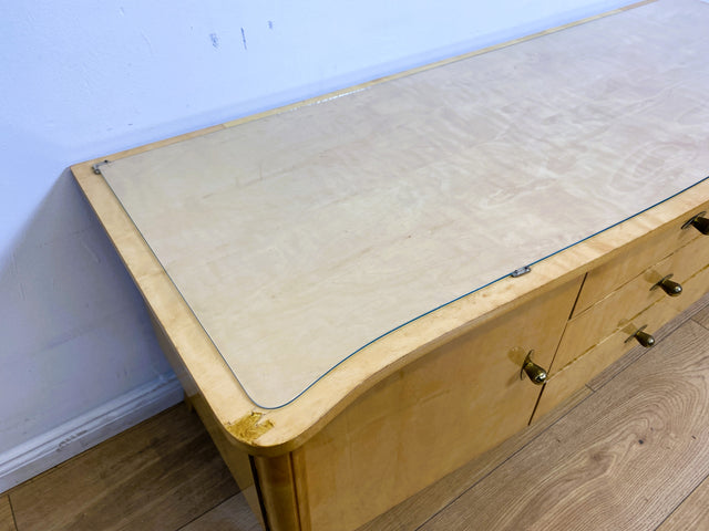 WMK I Freundliches helles Mid-Century Sideboard aus vollem Holz mit schönen Originalgriffen, Glasauflage & Schubladen I Kommode Lowboard Wäschekommode TV Board Bank Vintage 50er 60er Berlin Bremen NRW